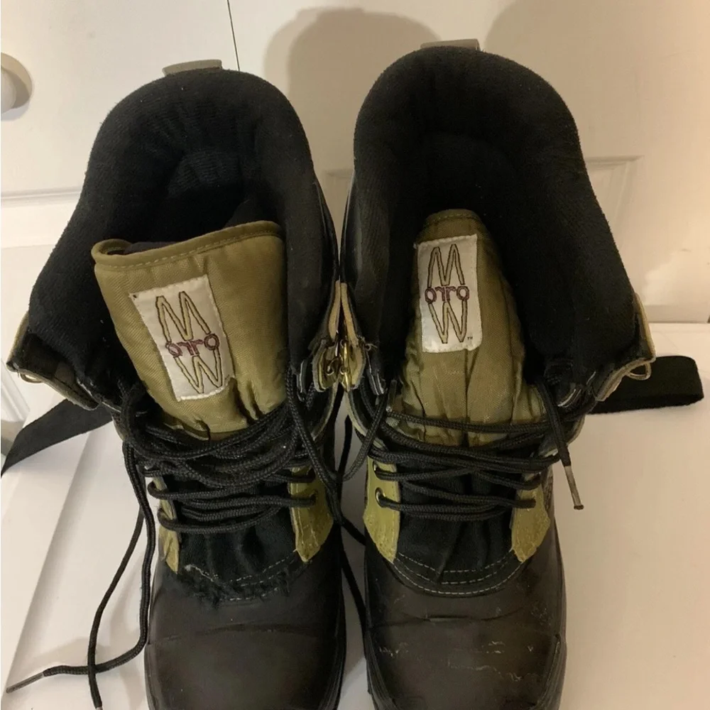 Morrow snowboard boots mens sz 8‎ Black and Green Snowboard Boots
